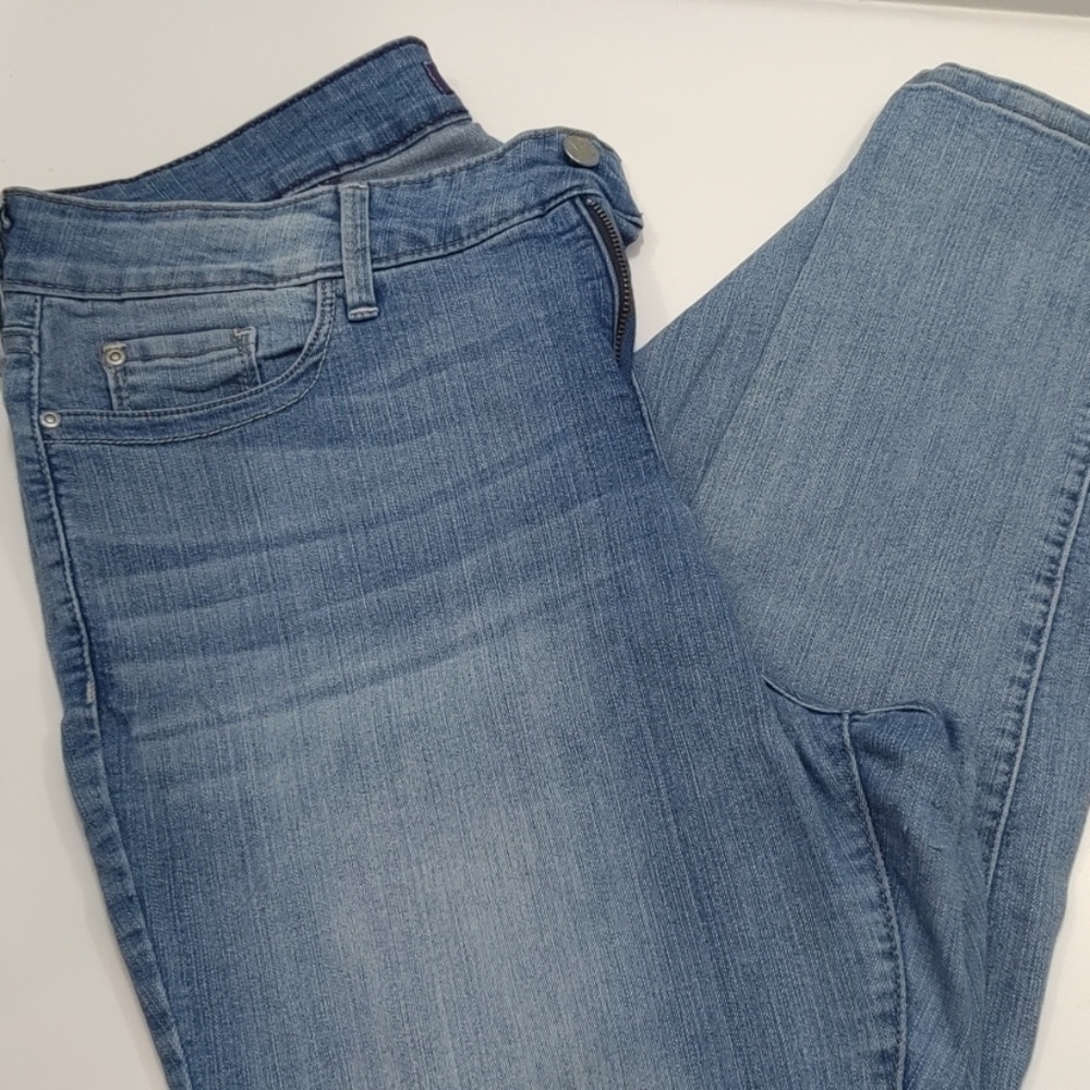 NYDJ 16 LIGHT WASH SUPER SKINNY